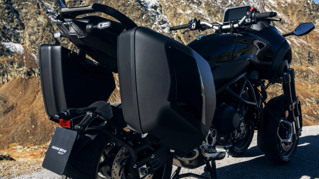 Σκληρές πλαϊνές βαλίτσες