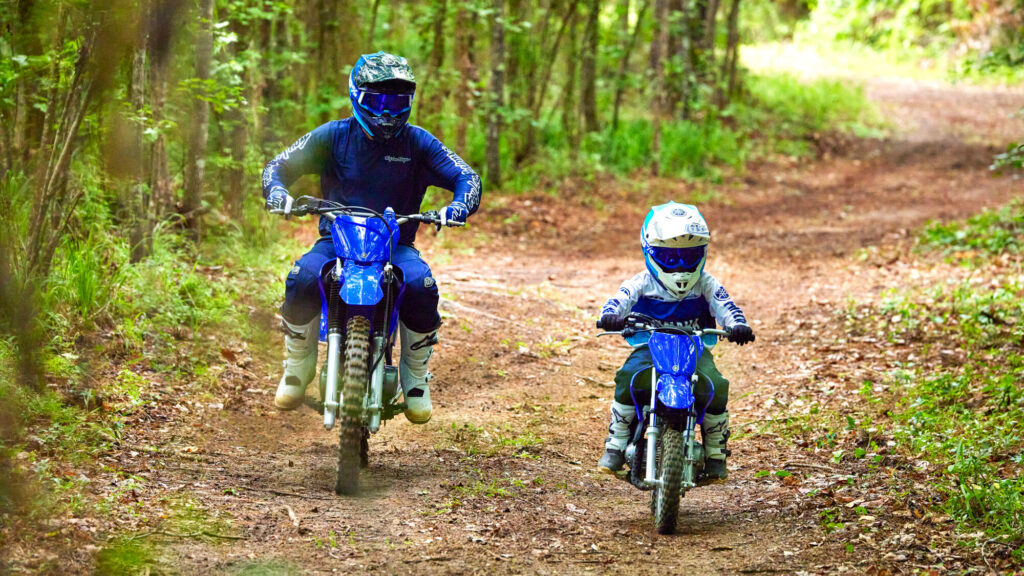 Βοηθήματα για τον αναβάτη