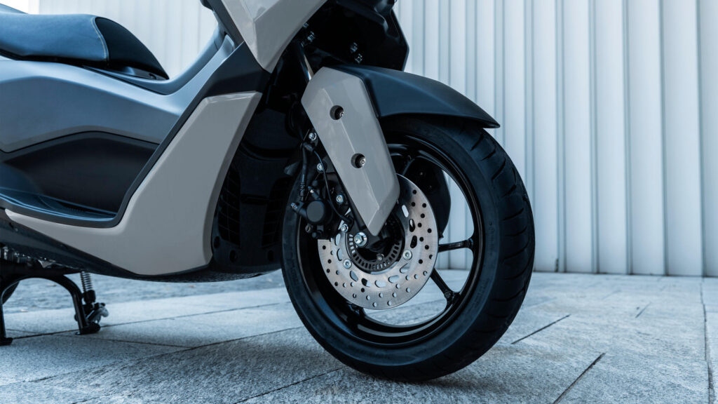 Τροχοί 13 ιντσών, δισκόφρενα με ABS