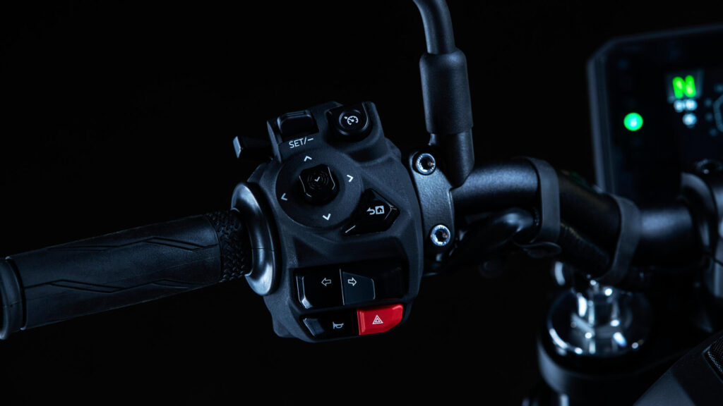 Διαισθητικοί διακόπτες, αυτόματη ακύρωση των φλας και σινιάλο έκτακτης ανάγκης (ESS)