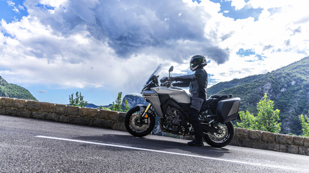 Έξυπνο σύστημα πέδησης με Vehicule Hold Control* (στο μοντέλο Y-AMT)