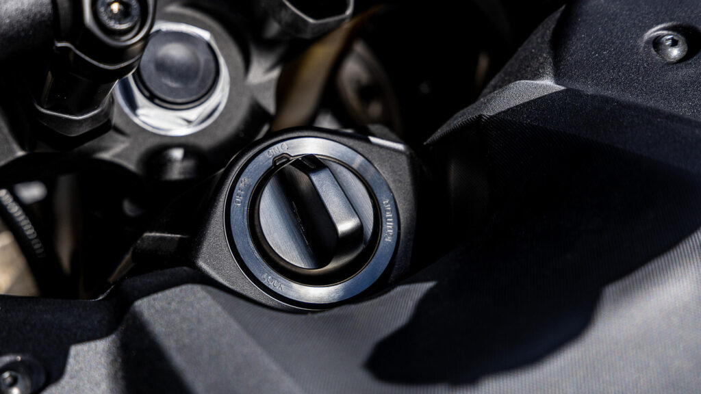 Τεχνολογία smart key με αποσκευές με κεντρικό κλείδωμα