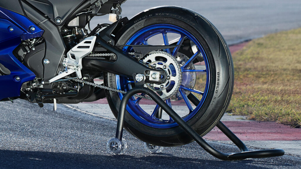 Φαρδύ πίσω ελαστικό πλάτους 140 χιλ. Michelin Pilot Street