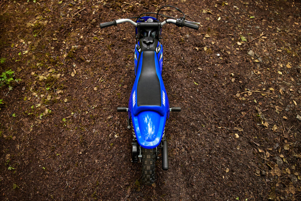 Χαμηλό ύψος σέλας και χειριστήρια φιλικά προς τον χρήστη